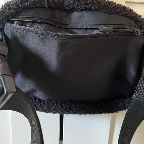 Lole Belt Bag - Picture 4 of 5